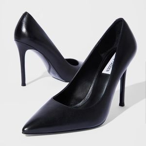 Steve Madden Black Pumps